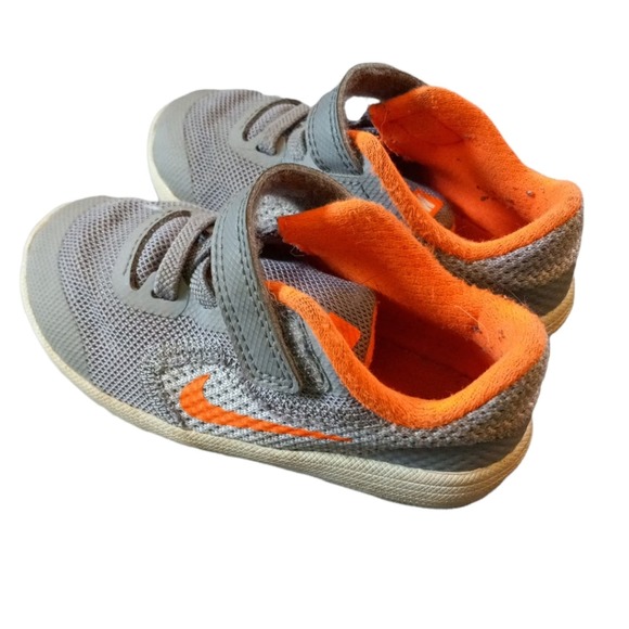 Children's Nike Orange Colored Sneakers SZ US 7C - Picture 3 of 5